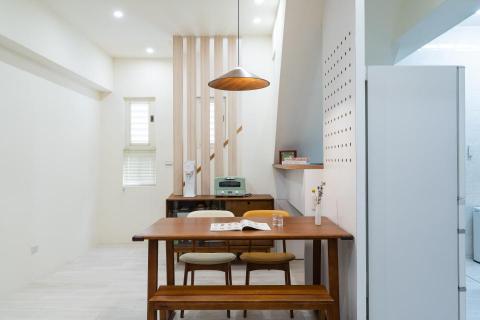 譯識設計 - -Apricity -
▏高雄 &middot; 中古屋
▏28坪 &middot; 1+2F &middot;  5房2廳2衛
▏2大人2小孩 &middot; 木質北歐
