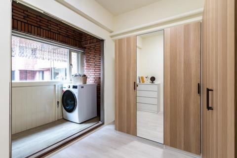 譯識設計 - -Apricity -
▏高雄 &middot; 中古屋
▏28坪 &middot; 1+2F &middot;  5房2廳2衛
▏2大人2小孩 &middot; 木質北歐
▏親子宅 &middot; 更衣室設計