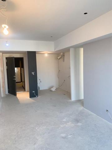 御福企業有限公司 - 大門、廚房、、走廊，客廳施工後。