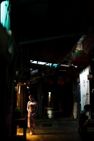 DC Photograthy - 以中式旗袍的復古風，做出與眾不同的風格，
讓畫面張力、故事性無限展開。