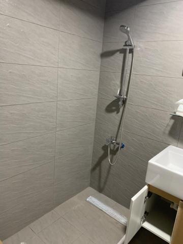 Ting chun Lai - 浴室混合水龍頭安裝