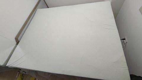 家電/寢具/沙發保養清洗 - 清洗後-床墊上的染色汙漬明顯清除與淡化
