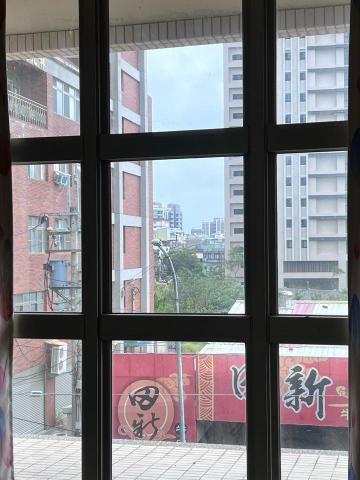 馥澄專業清潔 - 只能爬牆出去施作，屋主非常滿意！