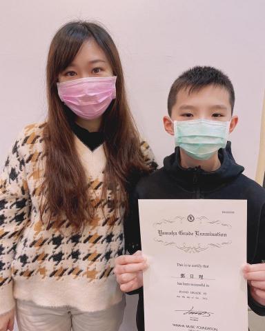 碩士李老師/長笛、鋼琴教學 檢定、升學 - 與學生Yamaha檢定通過合照