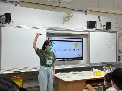 胡方瑜 - 111年至桃園的國小舉辦有關海洋教育科學營的3天營隊。