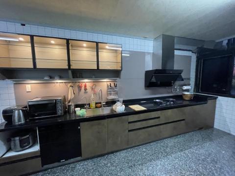 劉芳玲 - 低調奢華