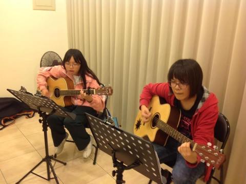 Jenny - 兩位實力堅強！一個很會唱一個很會彈！