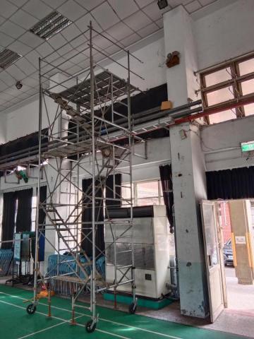 穩事達實業社 - (桃園平鎮區新勢國小)中正堂活動中心____泥作牆壁白華、壁癌、窗簾清潔 穩事達實業社 - (桃園平鎮區新勢國小)中正堂活動中心____泥作牆壁白華、壁癌、窗簾清潔