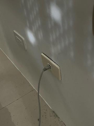 元宇通訊工程行 - 拉新的網路線