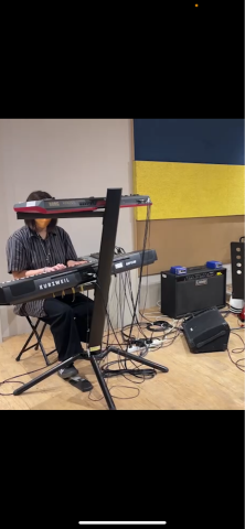 涵吉 - 之前和同學一起表演前團練的照片