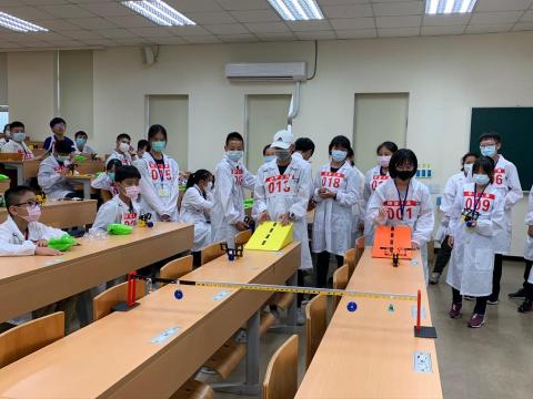 鄭皓慈 - 擔任遠哲物理競賽老師