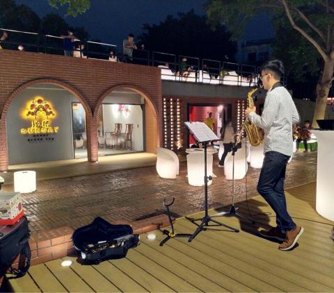 🎷廖柏森/專業薩克斯風教學｜演奏｜編曲 - 於鳳山抒嗜人文茶飲演出