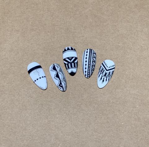 拉畢子 - 黑白圖騰