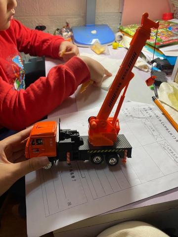 Anna - 用玩具配合教學 ，讓小朋友學習不無聊