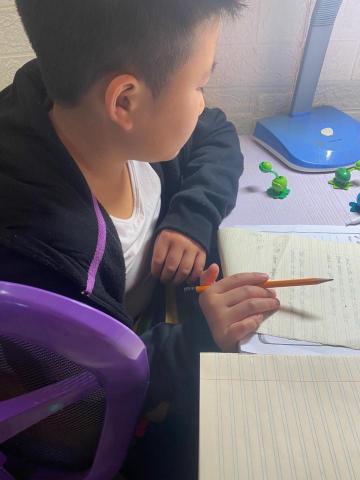 Anna - 這是我最喜歡的學生，他是小學四年級～ 從不愛寫字，變成主動學習