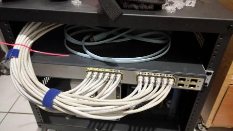 協德資訊科技 - 協助安裝機櫃、網路佈線、設定switch、nas、資料備份、異地備份、資訊委外、打panel、網路規劃，目前進入收尾階段待收尾完成後更新更體照片