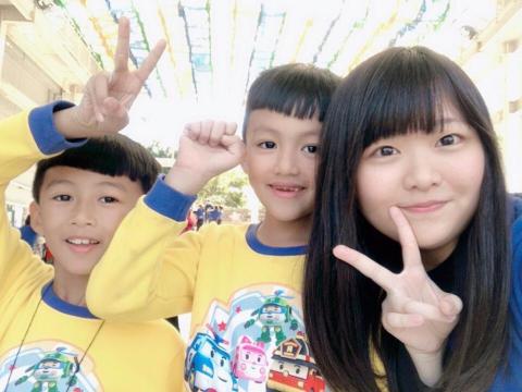 葉佩瑜 - 高中時到北港國小辦營隊，一開始不願意參與活動、一直哭著想回家的弟弟，在最後一天開心的笑了！哭著不想結束