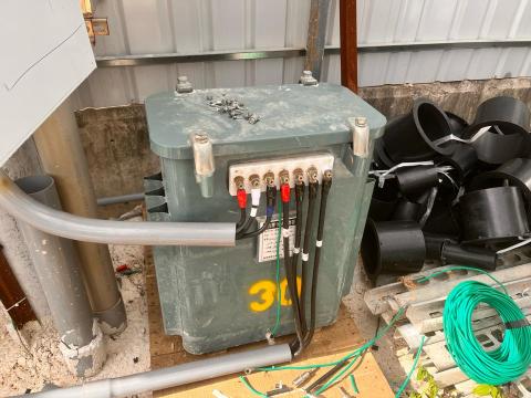 林柏勳 - 這是三項兩百二的變電器