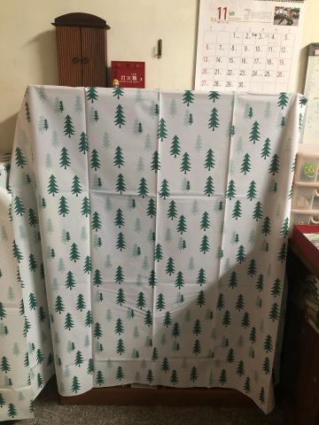 愛麗絲收納整理工作室 - 我提議為開放的書櫃穿上外衣，母親與女兒為書櫃穿上素淨外衣的外衣。