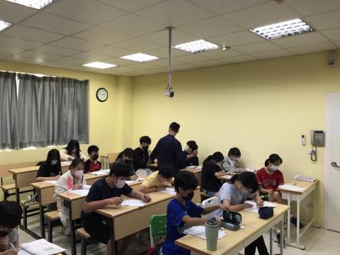 林知正 - 教學情況