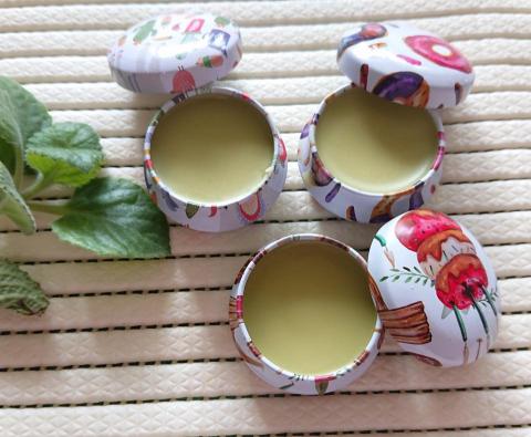 LYN  WANG (鳳玲) - 製作了左手香膏