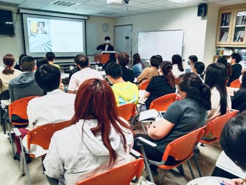 【多益滿分】大學講師｜抓關鍵、秒殺題目、快速提分｜預約試聽 - 