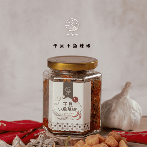 洪紫瑜 - 【 品牌識別 / 標貼設計 / 電商平台圖 】金貝一小魚辣椒
品牌希望可以呈現古典和親和的風格，因此聯想到花磚懷舊、平易近人的印象，以此作為主要視覺元素。
完整專案▾
https://www.behance.net/gallery/154169171/BRANDING-PACKAGING-