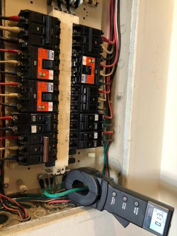 林立 - 避雷器安裝