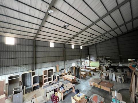 華益室內設裝修設計有限公司 - 有自己約100坪的工廠 及大型機具
