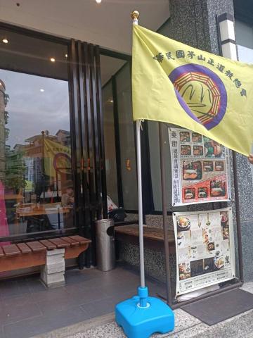 祁飛廣告 - 注水式旗座組,比一般傳統旗座攜帶更加便利。適用於各種展覽銷售會場、展覽廣告、巡迴展示、商業促銷、會議演示等 祁飛廣告 - 注水式旗座組,比一般傳統旗座攜帶更加便利。適用於各種展覽銷售會場、展覽廣告、巡迴展示、商業促銷、會議演示等