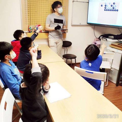 林鼎鈞 - 團體課上課