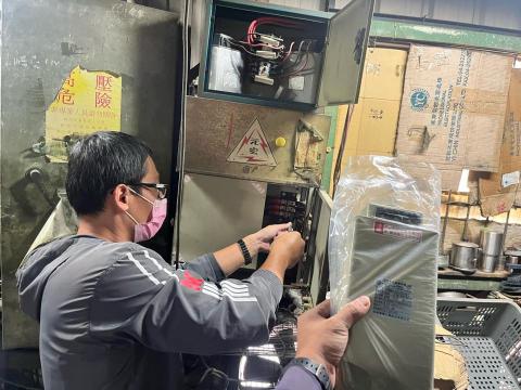 紘運工作室 - 更換電容器