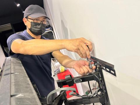 1417moving 移室宜居家居空間有限公司 - 協助客戶安裝電視壁掛架