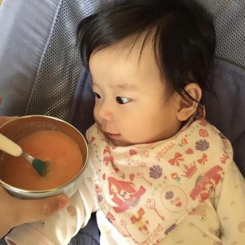 特別護理師 到府育嬰師服務 - 吃副食品