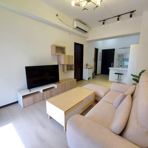 艾曼達空間整理規劃工作室 - 輕裝修：牆面油漆刷新、瓷磚地板更換成木質耐磨地板
軟裝設計：沙發、收納櫃、電視櫃、玄關處鞋櫃、床組等。