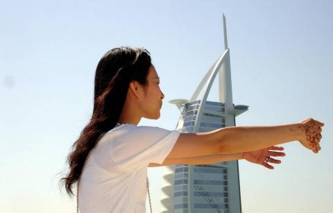 Audrey Hou - 杜拜與帆船酒店合影