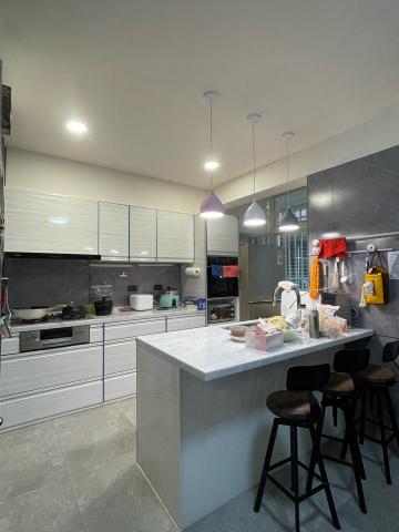 Vivi Chen - 中和區安和路