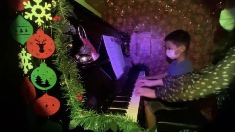 怡人老師♪音樂工作室 - 2021/12月14日學生鋼琴發表會(線上)-第二場 
https://youtu.be/oEV8qFlzJLY