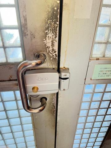 元宇通訊工程行 - 更換便當鎖