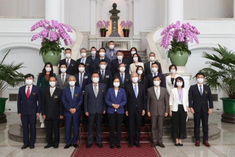 蔡郢騰 - 2022/08/16 灃郁智權獲得金舶獎，進總統府獲獎殊榮！！！