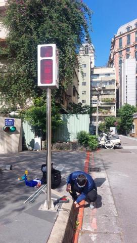 恆陞系統工程有限公司 - 車道口加裝出口警示燈 恆陞系統工程有限公司 - 車道口加裝出口警示燈