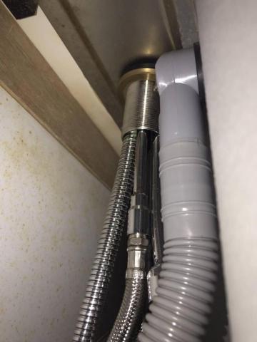 何師傅 - 抽拉式水龍頭更換 何師傅 - 抽拉式水龍頭更換