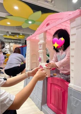 謝欣辰 - 課程報告所需至附近機構觀察幼兒！與幼兒進行互動遊戲?