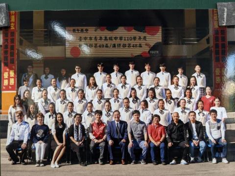 Nicole老師全職家教 - 青年高中班級畢業照