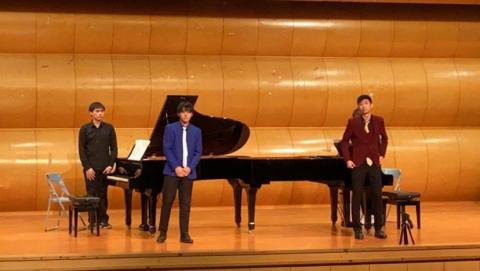 秦彥灝 - 雙鋼琴演奏 左邊藍色衣服是我