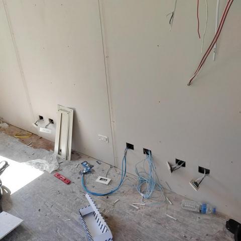 溫師傅 - 開關插座，網路電話弱電安裝