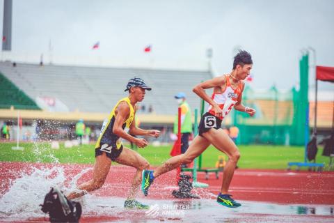 蔡詠旭 - 右一 111年全國田徑錦標賽 男子3000公尺障礙決賽