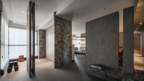 坤鑫石材 - 大理石牆面安裝
石材名稱:銀龍灰
石種:大理石
來源地:土耳其
擁有多樣性的切面與紋路,不易撞款,經典灰色適用於任何平面,低調的氣質近年深受市場歡迎。位於新莊的驛德飯店大廳使用的正是銀龍灰。 坤鑫石材 - 大理石牆面安裝
石材名稱:銀龍灰
石種:大理石
來源地:土耳其
擁有多樣性的切面與紋路,不易撞款,經典灰色適用於任何平面,低調的氣質近年深受市場歡迎。位於新莊的驛德飯店大廳使用的正是銀龍灰。