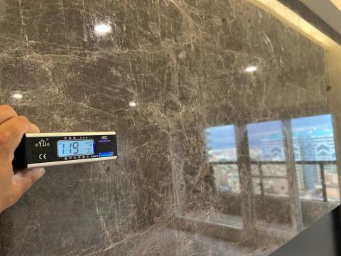 黃奕程 - 電視牆美容保養