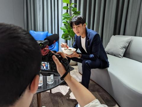 小彬彬正記國際有限公司-創動影視 - 10月份遠雄百貨生日慶，男神代言訪問記者會線上直播，節目+宣傳廣告紀錄現場。